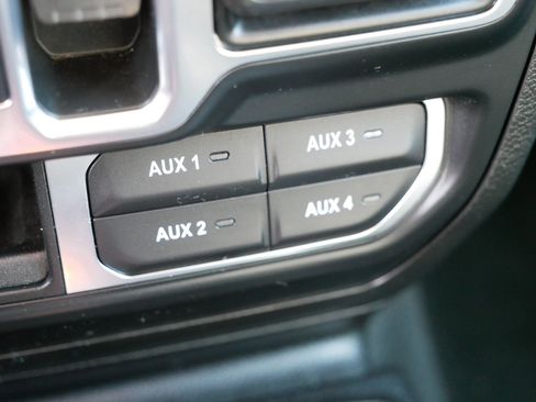 Used 2020 Jeep Wrangler Unlimited Sahara image 31