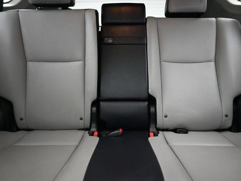 Used 2018 Toyota RAV4 Limited AWD/4WD image 30