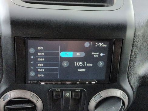 Used 2018 Jeep Wrangler Sport AWD/4WD image 16