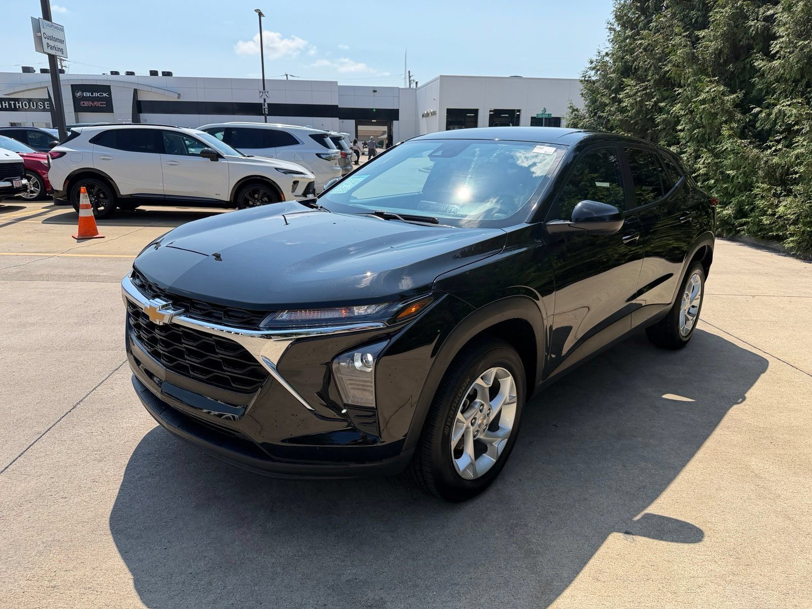 Used 2024 Chevrolet Trax LS w/ LS Convenience Package FWD image 7