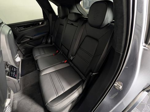 New 2026 Porsche Cayenne GTS AWD/4WD image 24