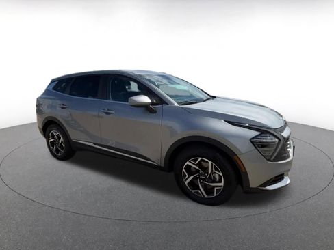 Used 2025 Kia Sportage LX FWD image 2