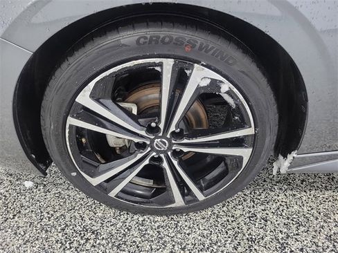 Used 2022 Nissan Sentra SR w/ SR Premium Package image 5