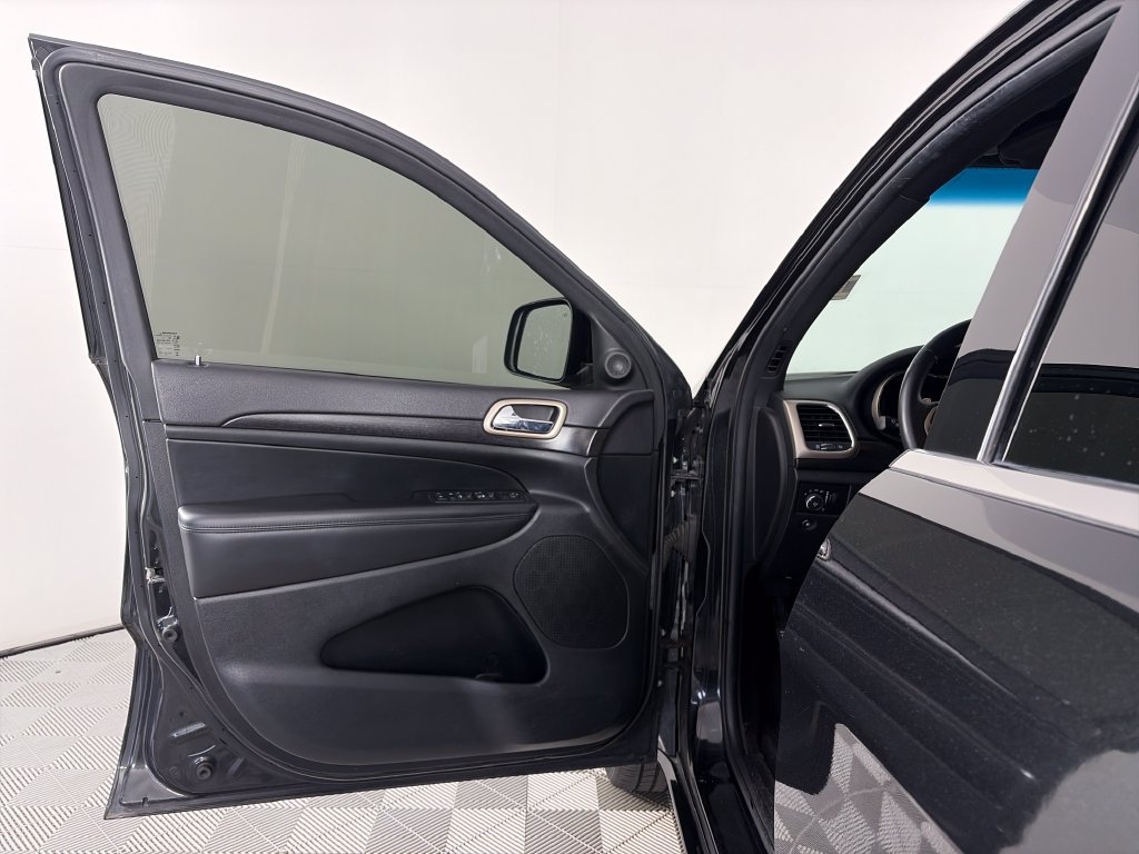 Used 2015 Jeep Grand Cherokee Altitude AWD/4WD image 10
