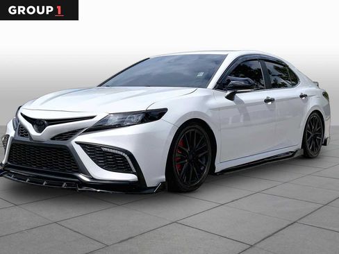 Used 2023 Toyota Camry SE FWD image 1