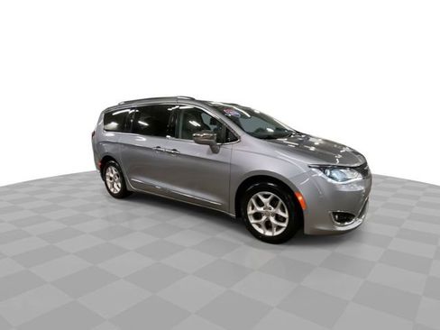 Used 2020 Chrysler Pacifica Limited image 4