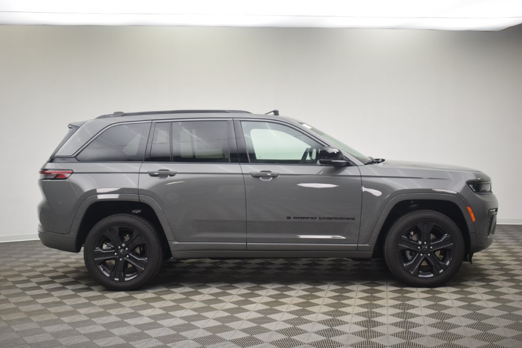New 2027 Jeep Grand Cherokee Limited AWD/4WD image 3