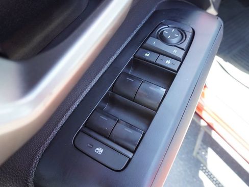 Used 2025 Toyota Tacoma TRD Sport AWD/4WD image 16