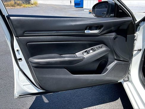 Used 2024 Nissan Altima 2.5 SV FWD image 18