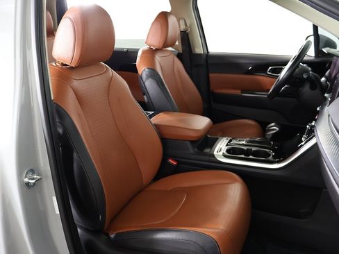 Used 2024 Kia Carnival SX Prestige image 34