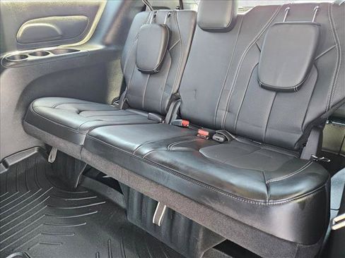 Used 2024 Chrysler Pacifica Touring-L w/ S Appearance Package FWD image 17