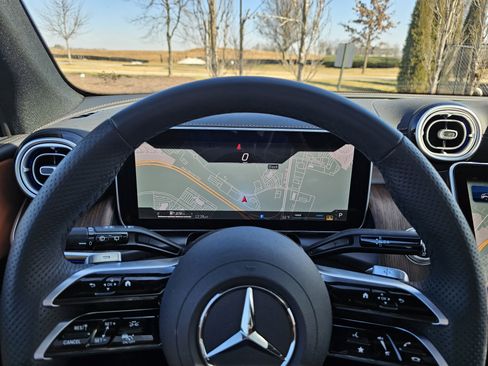 Used 2025 Mercedes-Benz GLC 300 4MATIC image 26