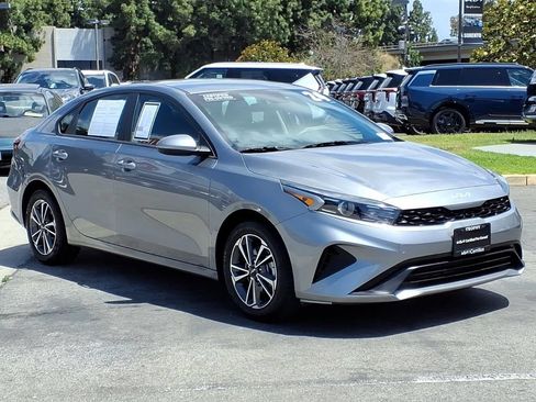 Certified 2024 Kia Forte LXS FWD image 3