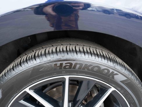 Used 2021 Toyota Camry SE w/ Cold Weather Package image 29