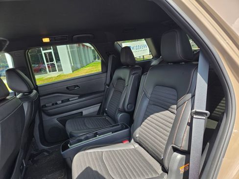 Used 2024 Nissan Pathfinder Rock Creek AWD/4WD image 11