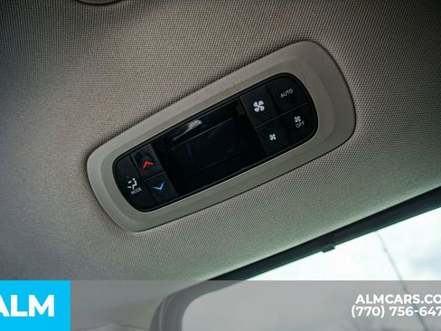 Used 2024 Chrysler Pacifica Touring-L FWD image 56