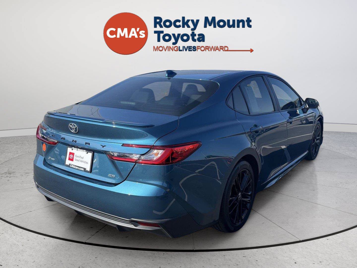 Used 2025 Toyota Camry SE w/ Convenience Package FWD image 5