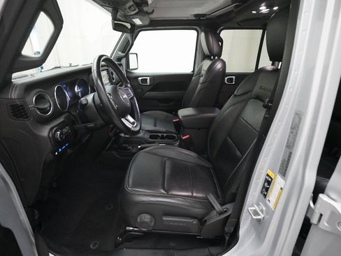 Used 2022 Jeep Wrangler Unlimited Sahara w/ Cold Weather Group image 7