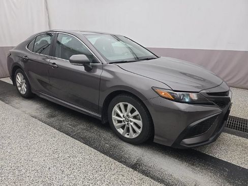 Used 2024 Toyota Camry SE FWD image 3