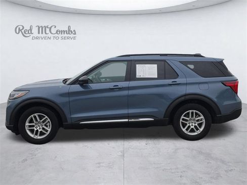 Used 2025 Ford Explorer Active RWD image 2