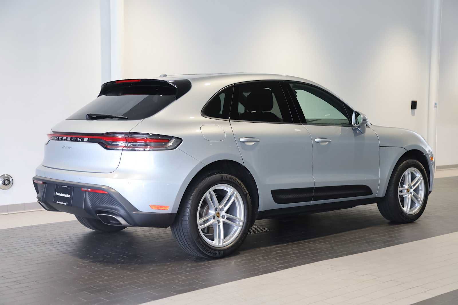 Used 2026 Porsche Macan AWD/4WD image 7