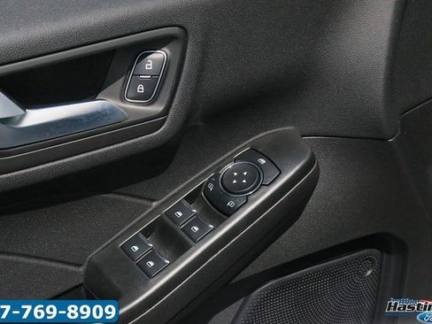 Used 2024 Ford Escape SE image 9