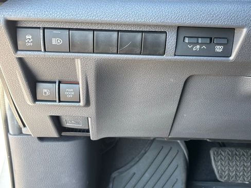 Used 2024 Toyota Sienna XLE image 28