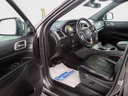 Used 2021 Jeep Grand Cherokee Laredo RWD image 3