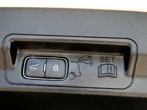 Used 2022 Ford Explorer XLT w/ Equipment Group 202A image 45