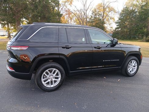 Certified 2023 Jeep Grand Cherokee Laredo X image 3