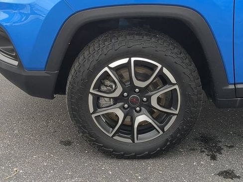 Used 2025 Jeep Compass Trailhawk AWD/4WD image 13