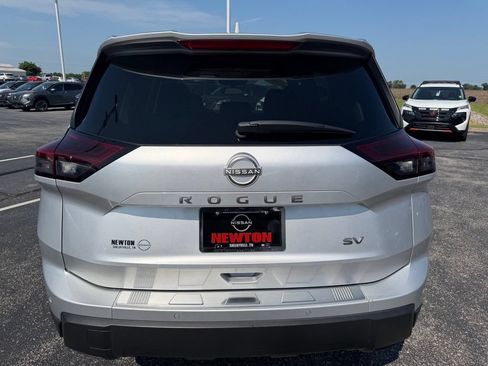 Used 2024 Nissan Rogue SV w/ SV Premium Package FWD image 35