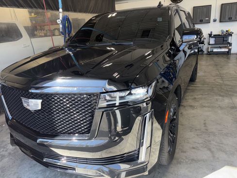 Certified 2023 Cadillac Escalade ESV Sport Platinum w/ LPO, ONYX Package image 7