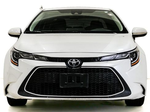 Used 2022 Toyota Corolla XLE FWD image 2