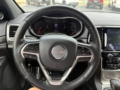 Used 2019 Jeep Grand Cherokee Limited AWD/4WD image 12