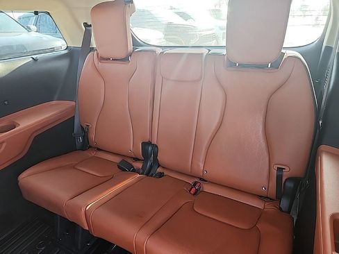 Used 2026 Kia Carnival EX FWD image 9