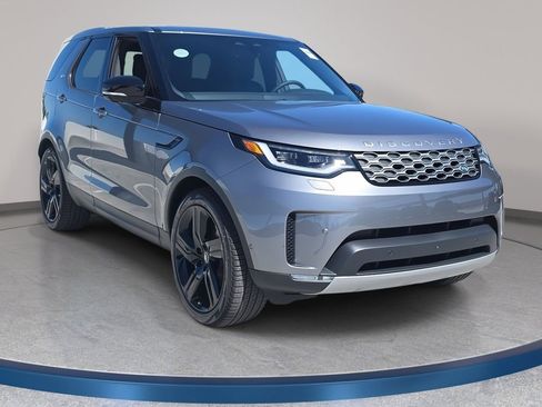 New 2026 Land Rover Discovery S image 3