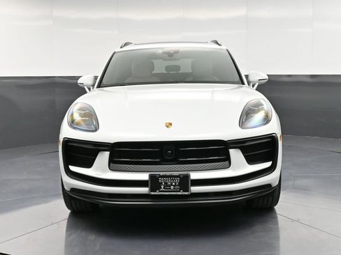 Certified 2025 Porsche Macan image 11