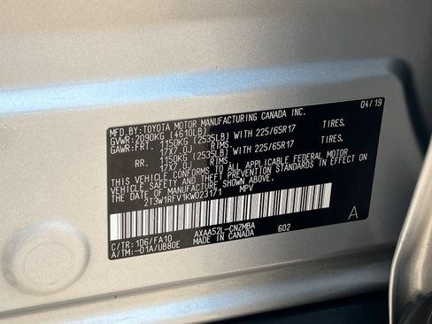 Used 2019 Toyota RAV4 XLE w/ Carpet Mat Package FWD image 30