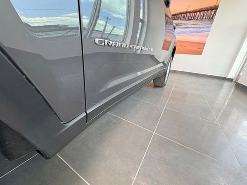 Used 2023 Jeep Grand Cherokee Limited RWD image 16