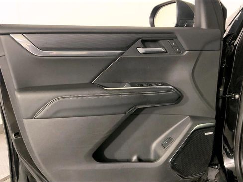 Used 2025 GMC Acadia Elevation AWD/4WD image 25