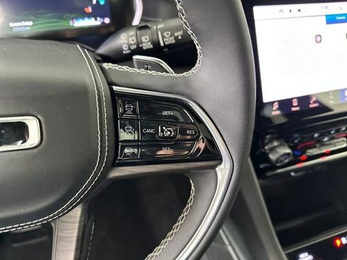 Used 2022 Jeep Grand Cherokee Overland image 16