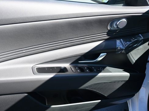 Used 2025 Hyundai Elantra SEL w/ Cargo Package image 19