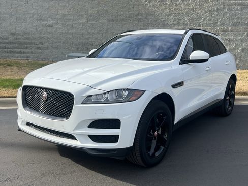 Used 2019 Jaguar F-PACE Premium image 2