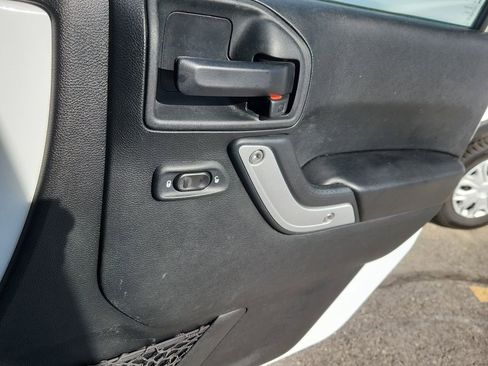 Used 2017 Jeep Wrangler Unlimited Sahara w/ Connectivity Group image 13