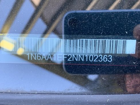 Used 2022 Nissan Titan SV w/ SV Convenience Package image 37