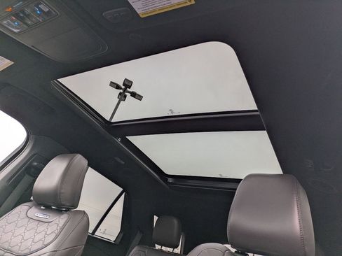 Used 2025 Ford Explorer Platinum w/ LUX Leather Package image 17