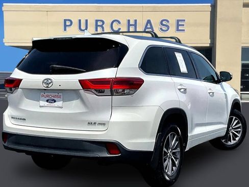 Used 2017 Toyota Highlander XLE w/ Carpet Mat Package AWD/4WD image 6