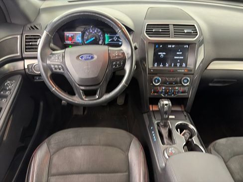 Used 2018 Ford Explorer XLT w/ Equipment Group 202A AWD/4WD image 14