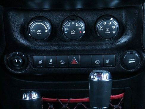 Used 2017 Jeep Wrangler Unlimited Rubicon image 27